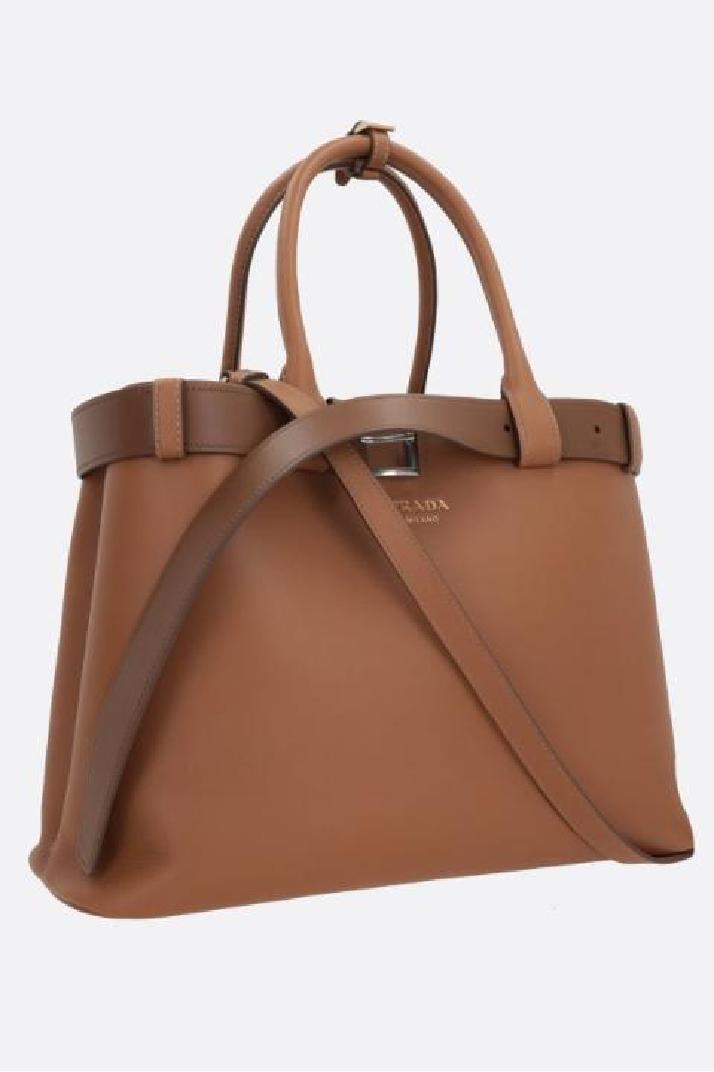 PRADA프라다 여성 숄더백 Prada Buckle large grainy leather handbag