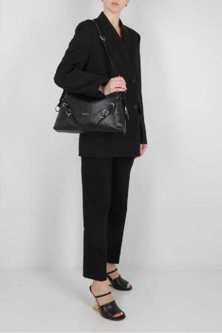 GIVENCHY지방시 여성 숄더백 Voyoum medium grainy leather shoulder bag