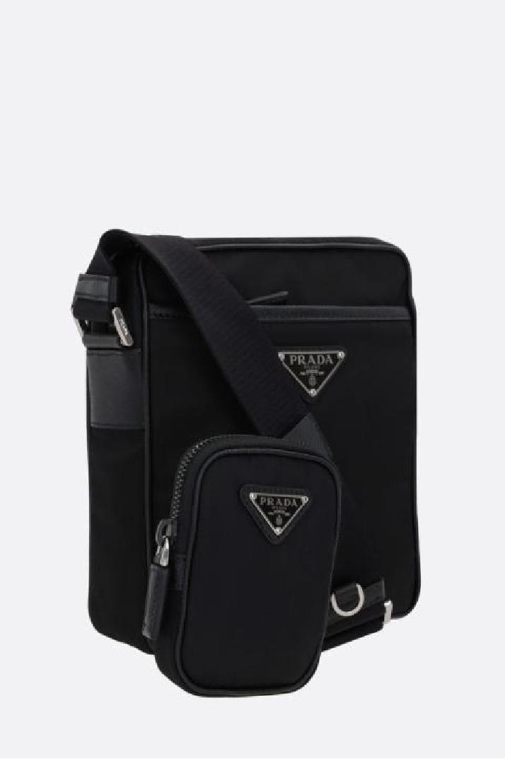 PRADA프라다 남성 메신저백 logo-detailed Re-Nylon crossbody bag