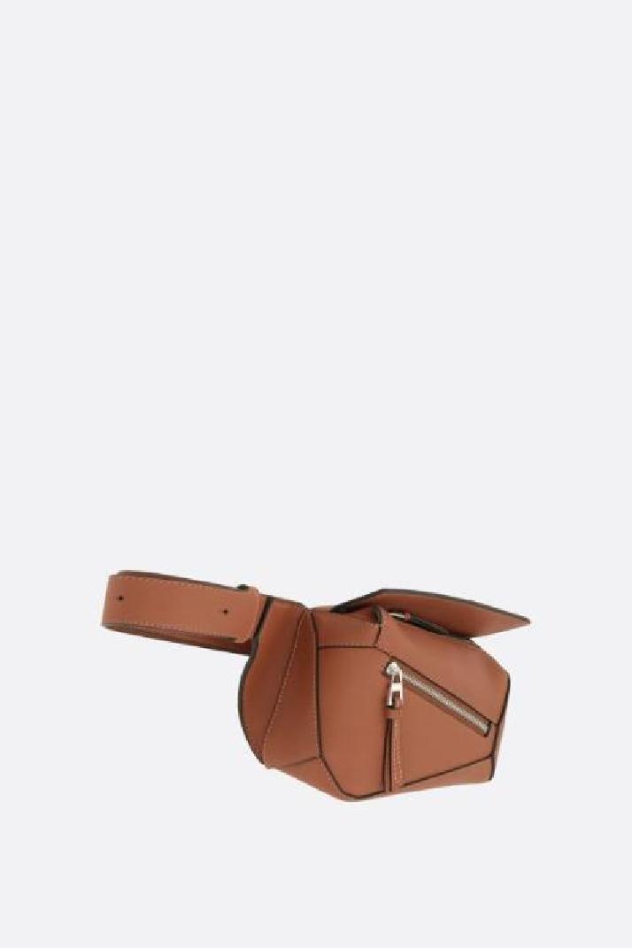LOEWE로에베 남성 벨트백 Puzzle mini belt bag in Classic leather
